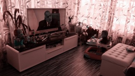 Вместо детско – премиерски лик от ТV-то! Честит 1 юни!