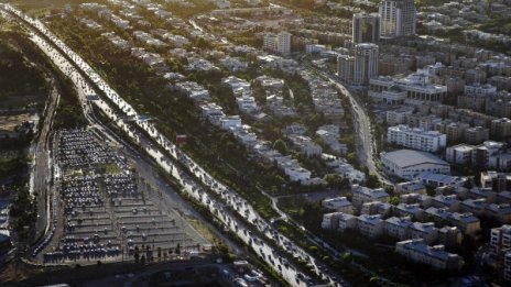 Стрелба и при гробницата на аятолах Хомейни в Техеран 