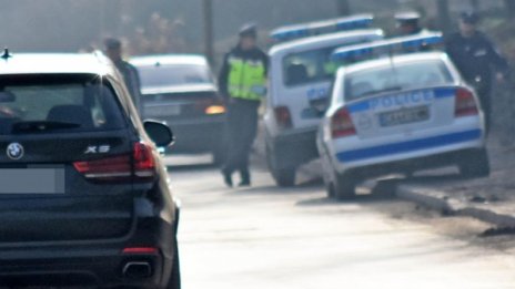 Патрулка катастрофира при гонка с джигит в Бургас