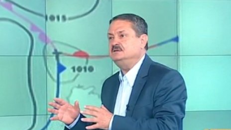 Днес: Порои, гръмотевици... студеният фронт идва