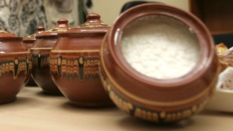 Земеделското министерство държи на БДС-то за киселото мляко