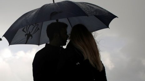 За утре пригответе чадърите, очакват се дъждове