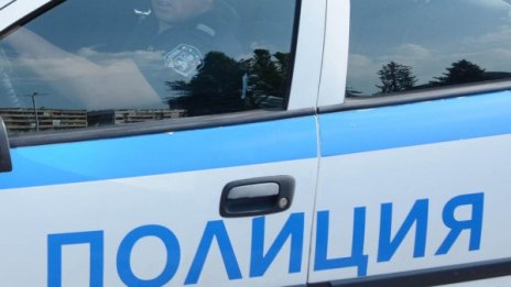 Мъж заплаши с пистолет продавачка и задигна оборота