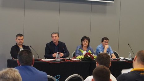 Нинова нареди: Тръгвайте из страната, да не чувам упреци!
