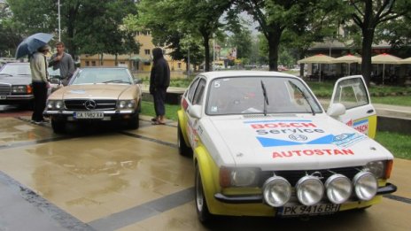 Ретро: Парад на стари автомобили в Перник