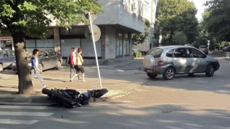 При ПТП: Моторист прелетя над кола в Русе