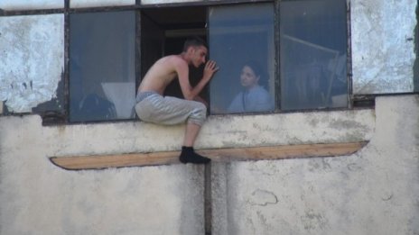 Бира, цигари... 3 часа уговорки – скок и смърт (18+)