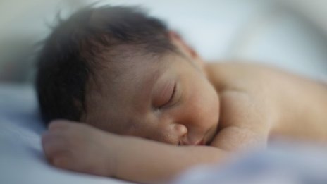 Веган родители уморили бебето си с растителни млека