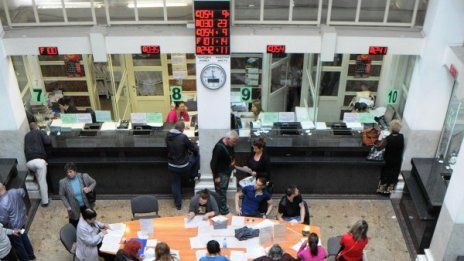 Чиновници като областен град &ndash; 127 хил., всеки десети &ndash; шеф!