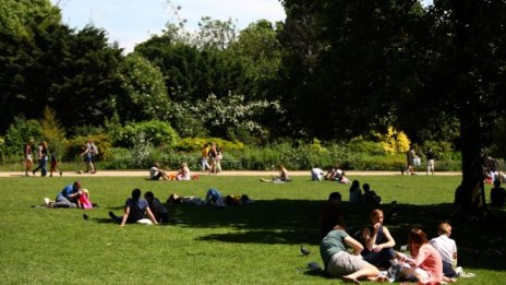 Жега, слънце, но и малко дъжд: Термометърът удря 32&deg;С