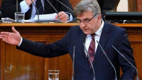 Два за ден: Цацаров иска имунитета и на Манол Генов от БСП