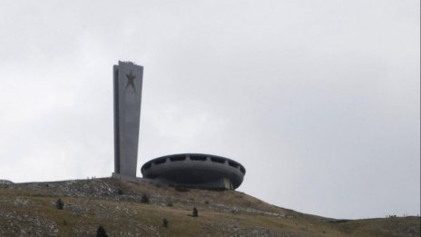 За Бузлуджа от МС: Закъсняхте, БСП! Нинова: Аман, Борисов!