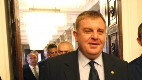 Казармата ще скара ГЕРБ и ОП? Каракачанов: Няма да се разведем!