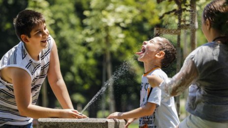 Слънчева и гореща събота, температурите до 34&deg;