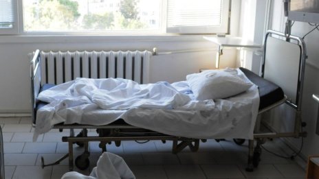 Дете е с пукнат череп, паднало от паметник – 4 метра
