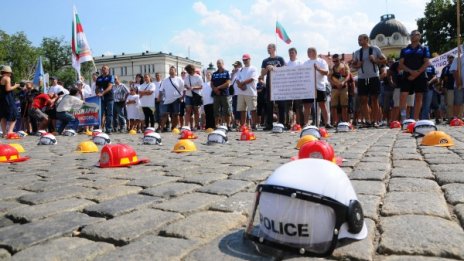 Обещанията на властта не спряха полицаите: Протестите остават