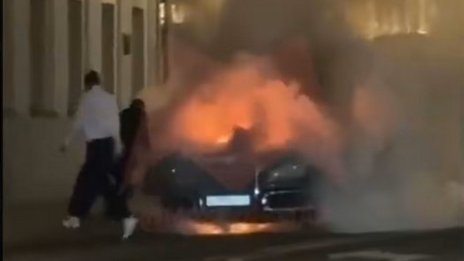 Кола от конвоя на Путин се взриви на пътя ВИДЕО