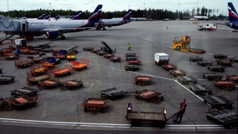 Потоп заля Москва, стотици полети са отложени 