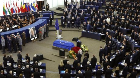 Светът се прощава с Хелмут Кол в Страсбург