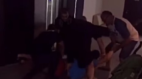 Юмруци в лицето и ритници за полицаи: Руснаци буйстваха в Св. Влас