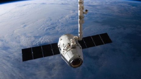 "Дракон"-ът на SpaceX се завърна, приводни се в Тихия океан