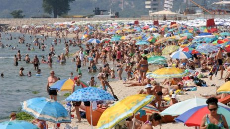 Пътят до морето: 15 лв. в кола с непознат, с автобус – двойно по-скъпо
