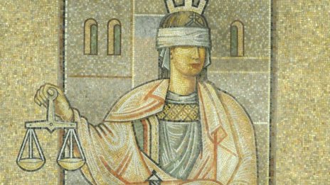 Темида: Строг затвор за софиянец, хванат с нелегални цигари