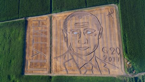 Италиански фермер създаде с трактор портрет на Путин