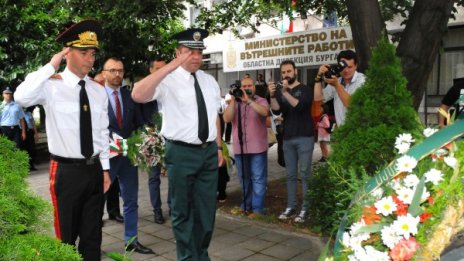 БСП и ДПС зад полицаите: Ножът е опрял до кокала