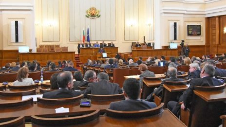 Партиите започват наддаването за нов шеф на Здравната каса