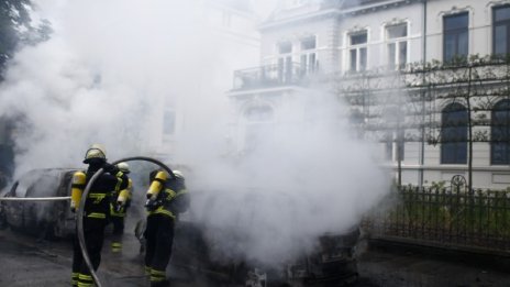 Антиглобалисти атакуваха полицейски участък в Хамбург