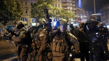 Въоръжен Хамбург. Протестиращите все по-яростни