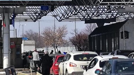 Интензивен е трафика на границите с Гърция