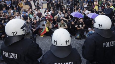 Безредиците в Хамбург развалят репутацията на Германия пред света