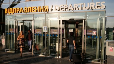 Украйна затяга режима: Пуска руснаци след регистрация 