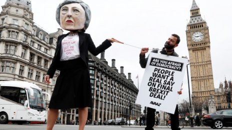 Година по-късно: Brexit-ът изглежда по-неясен от всякога