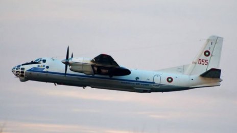 Военен самолет спаси няколко живота, транспортира органи
