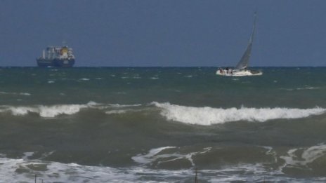 Чехкиня се удави на Слънчев бряг, издирват дете в морето