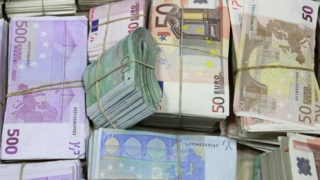 Нов удар на ало апаши: ?5500, 1800 лв. и злато летят през балкона