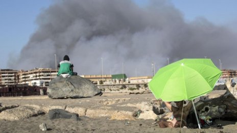 Пожарите в Италия заплашват плажовете край Рим