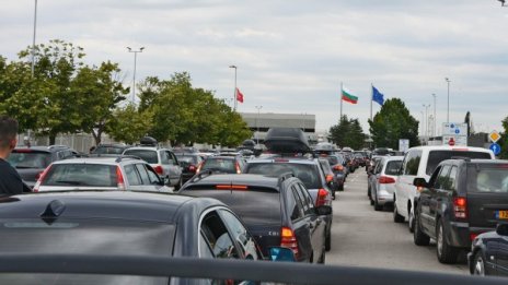 Само за ден: 10 000 коли минаха през "Капитан Андреево"