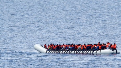 Над 110 000 мигранти дошли в Европа през Средиземно море тази година