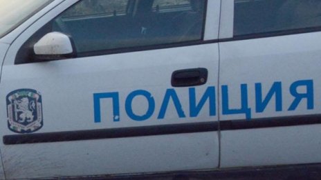 48-годишен без книжка подхвърли 130 лв. на полицай