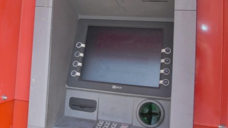 Разбиха банкомат в Левски! Всичките 115 бона ги няма
