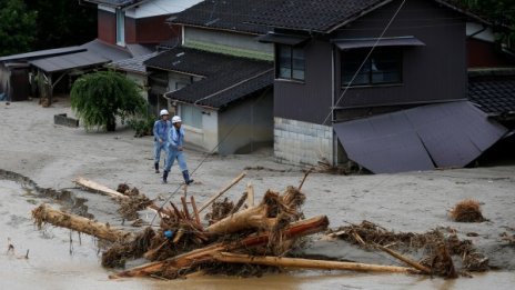 Десетки хиляди японци се евакуират заради наводнения