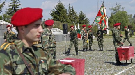 Всеки трети мераклия за военния университет – болен!