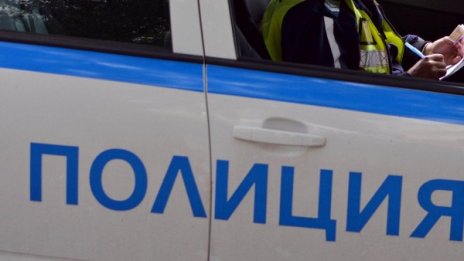 Шофьор на автобус в София се блъсна в ограда, прилошало му 