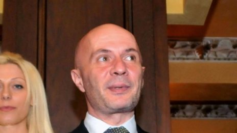 Бой посред бял ден на "Орлов мост", а записи от камери... няма