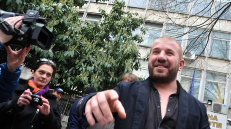 Динко пак на сцената: Черен ще ти направя живота, куче умряло!