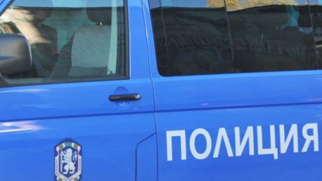 Пиян и надрусан: Шофьор крие дрога под табела на "Мерцедес"